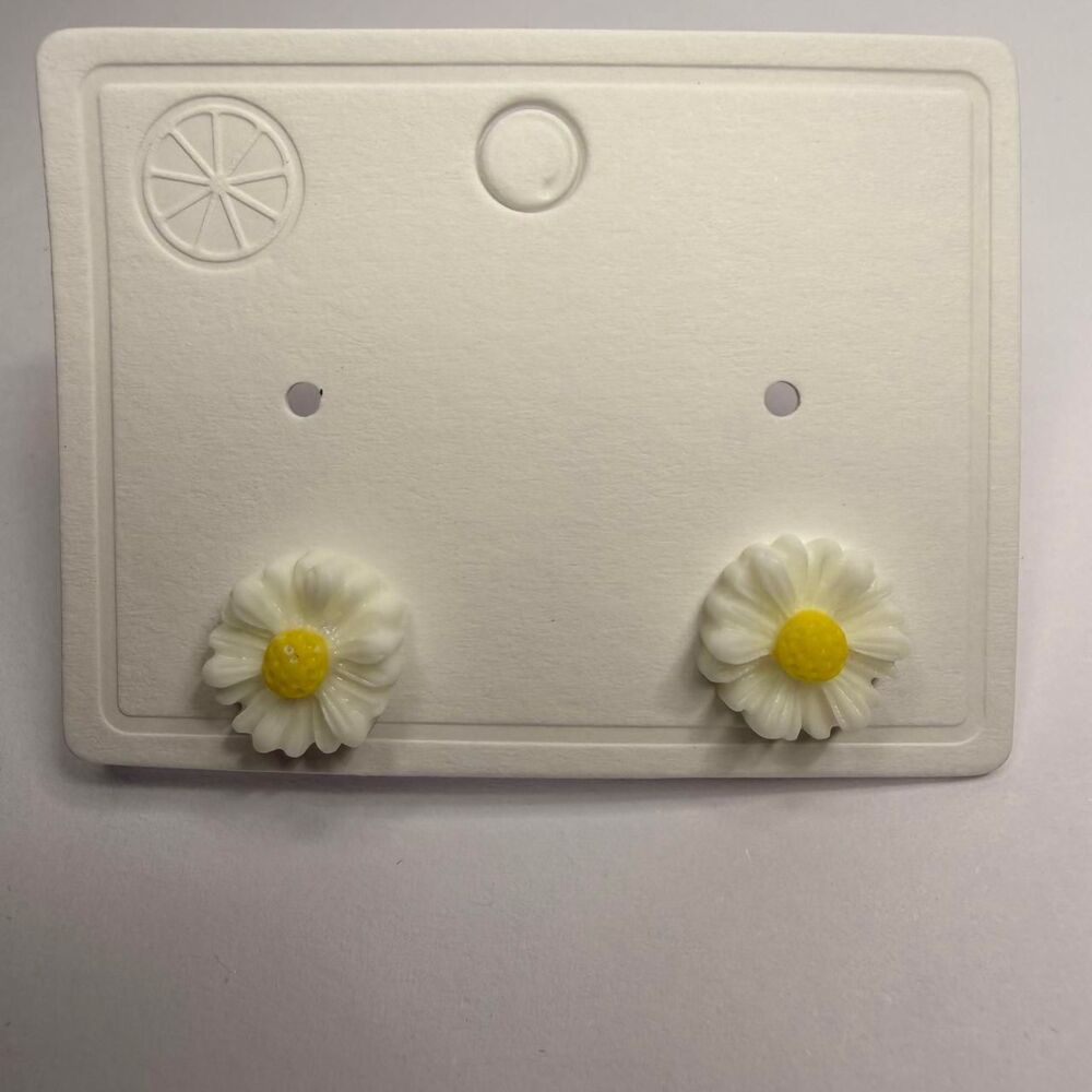 White Daisy Flower Stud Earrings Yellow Center Cottagecore NWT - Picture 2 of 4